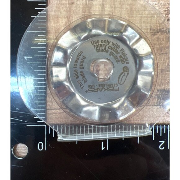 2 Fiskars Stainless Steel 45mm Pinking Rotary Blades Fits Fiskars Rotary Cutters - Picture 5 of 5